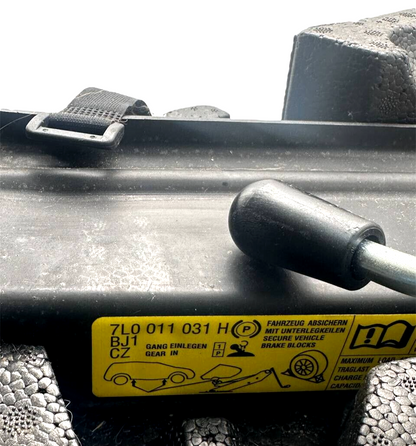 2007-2015 AUDI Q7 - JACK W/ Housing 7L0011031H - GOODSZON Discount Store